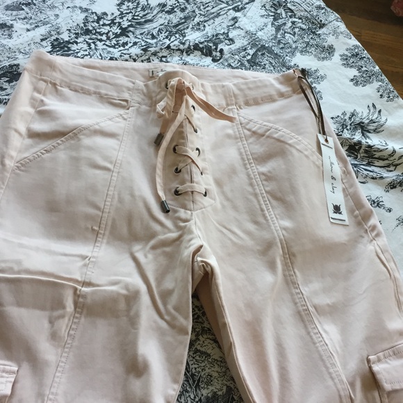 Willow & Clay Pants - BNWT  - Adorable tie front /zip up pants !